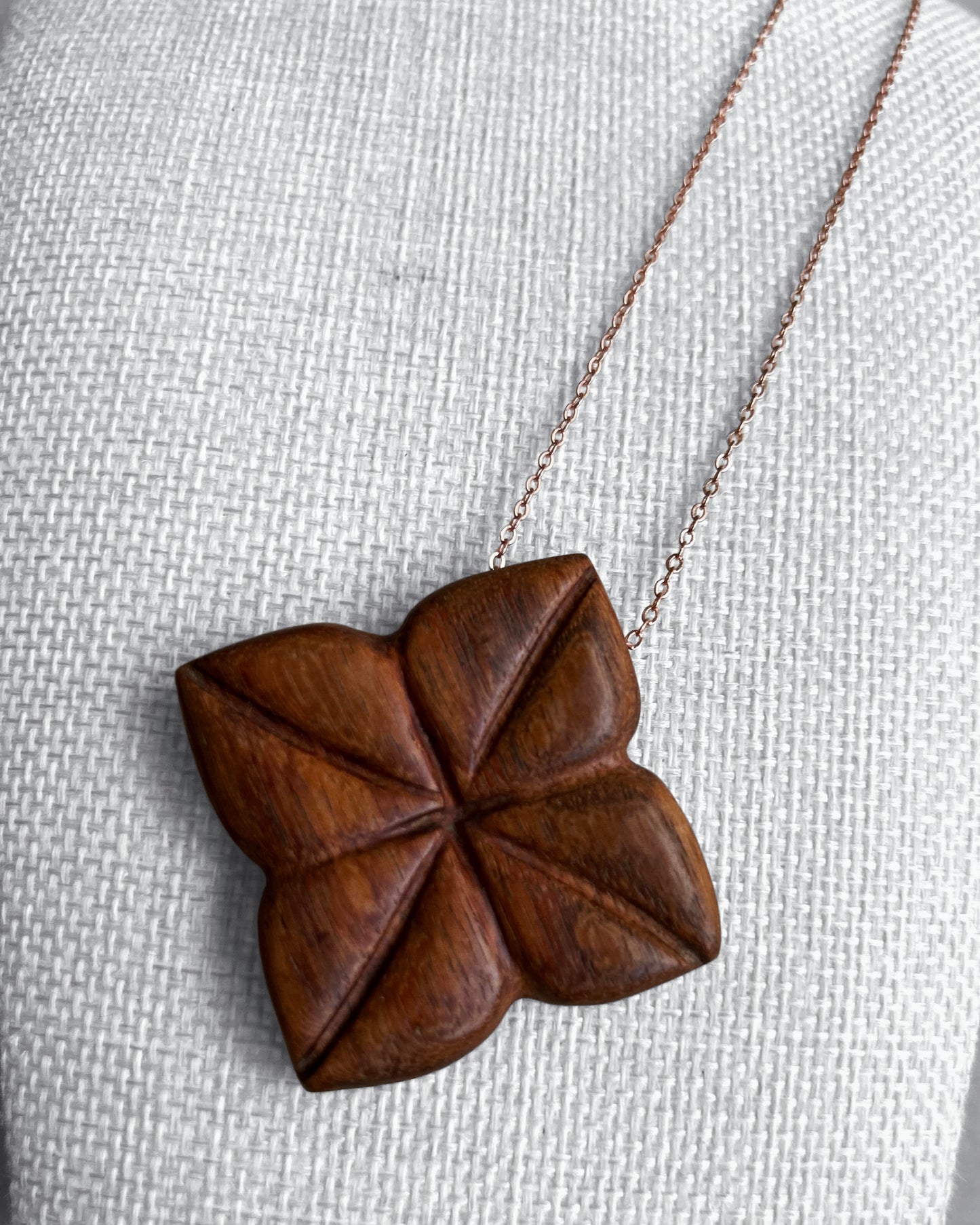 Ifit Wood Large Guasali Necklace