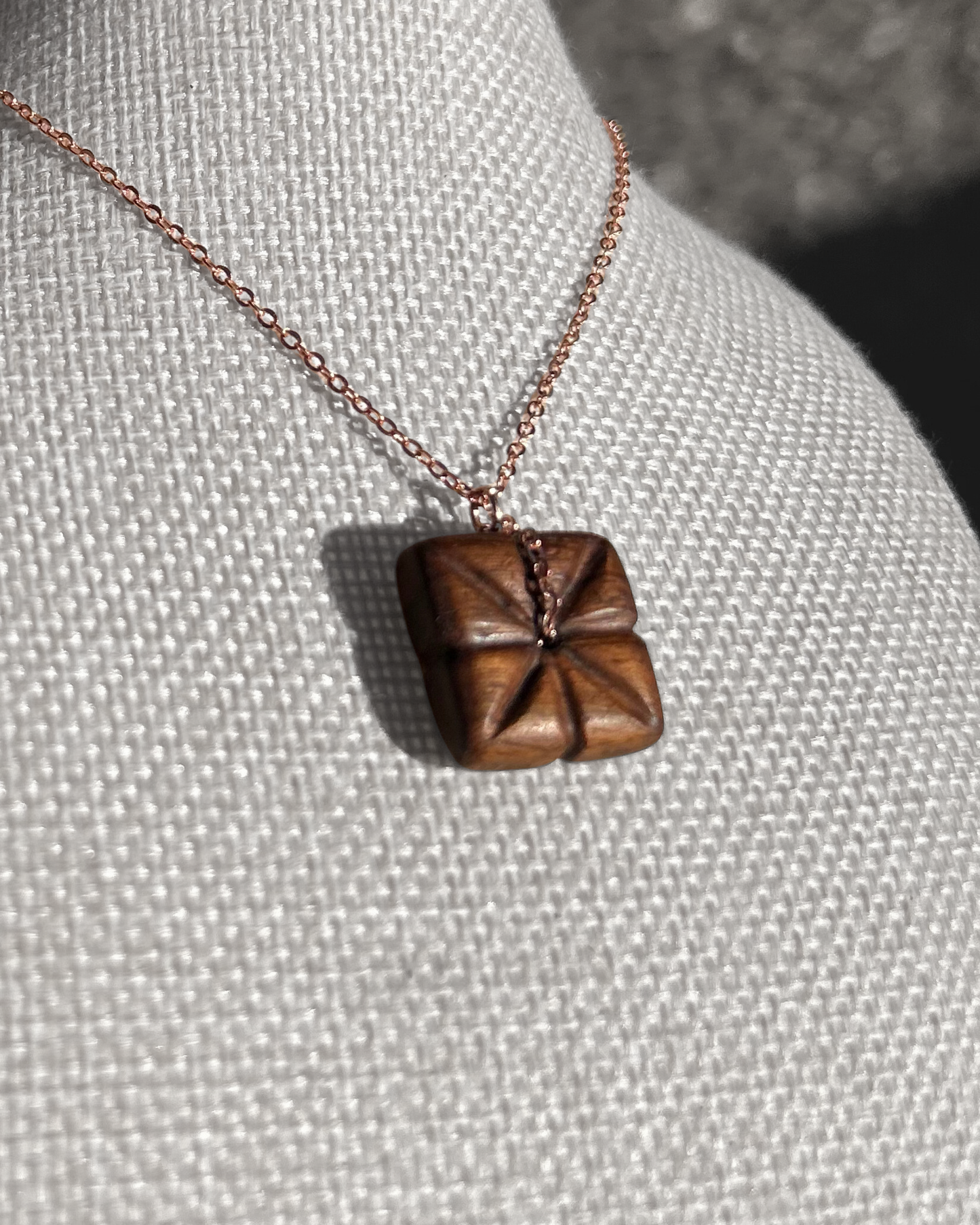 Ifit Dainty Guasali / Rur Pendant