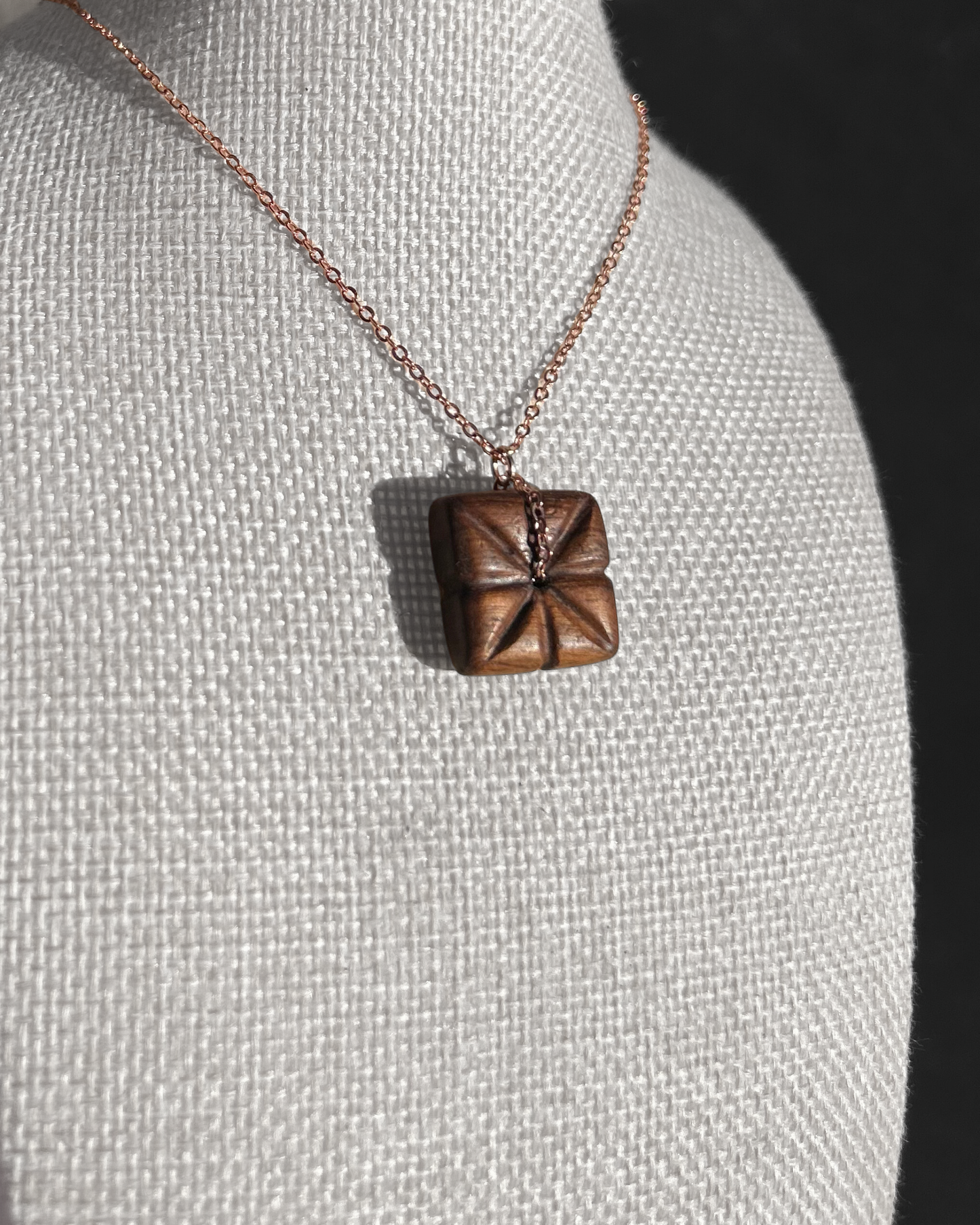 Ifit Dainty Guasali / Rur Pendant