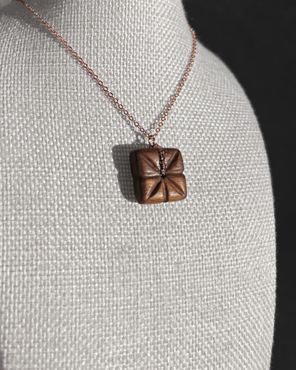 Ifit Dainty Guasali / Rur Pendant
